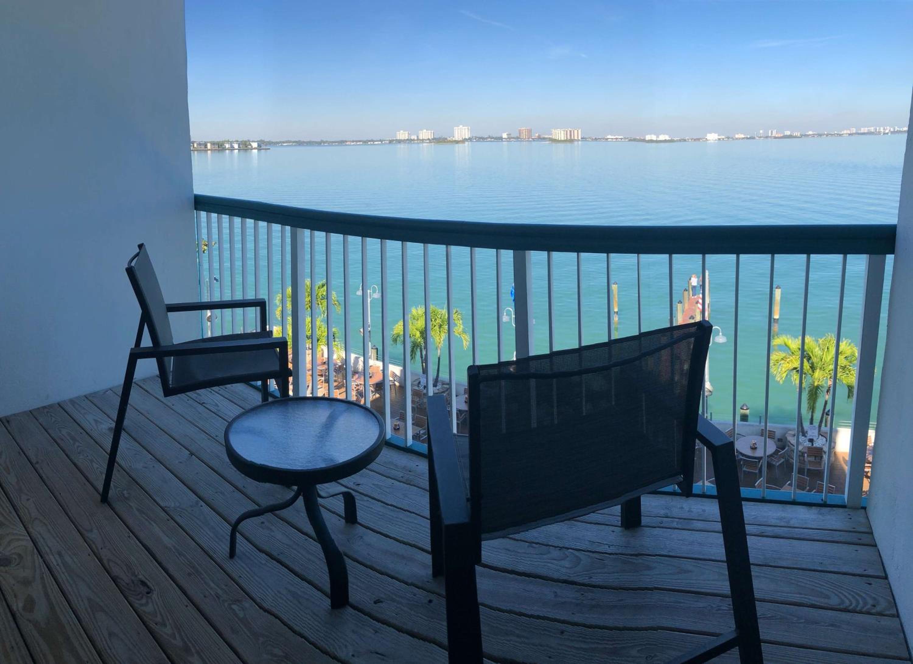 King Room with King Bed and Balcony - Bayfront/Non-Smoking