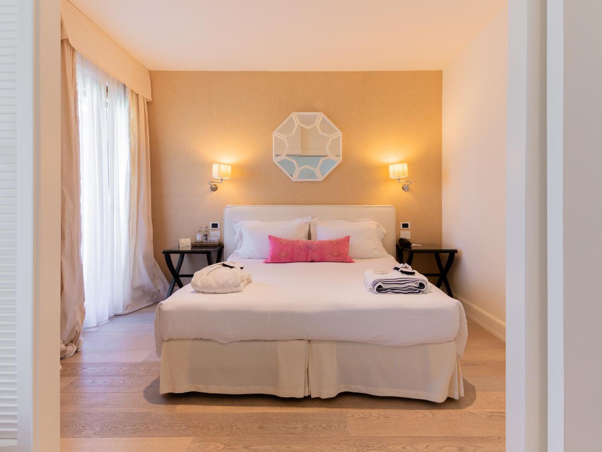 Junior Suite with Pool View