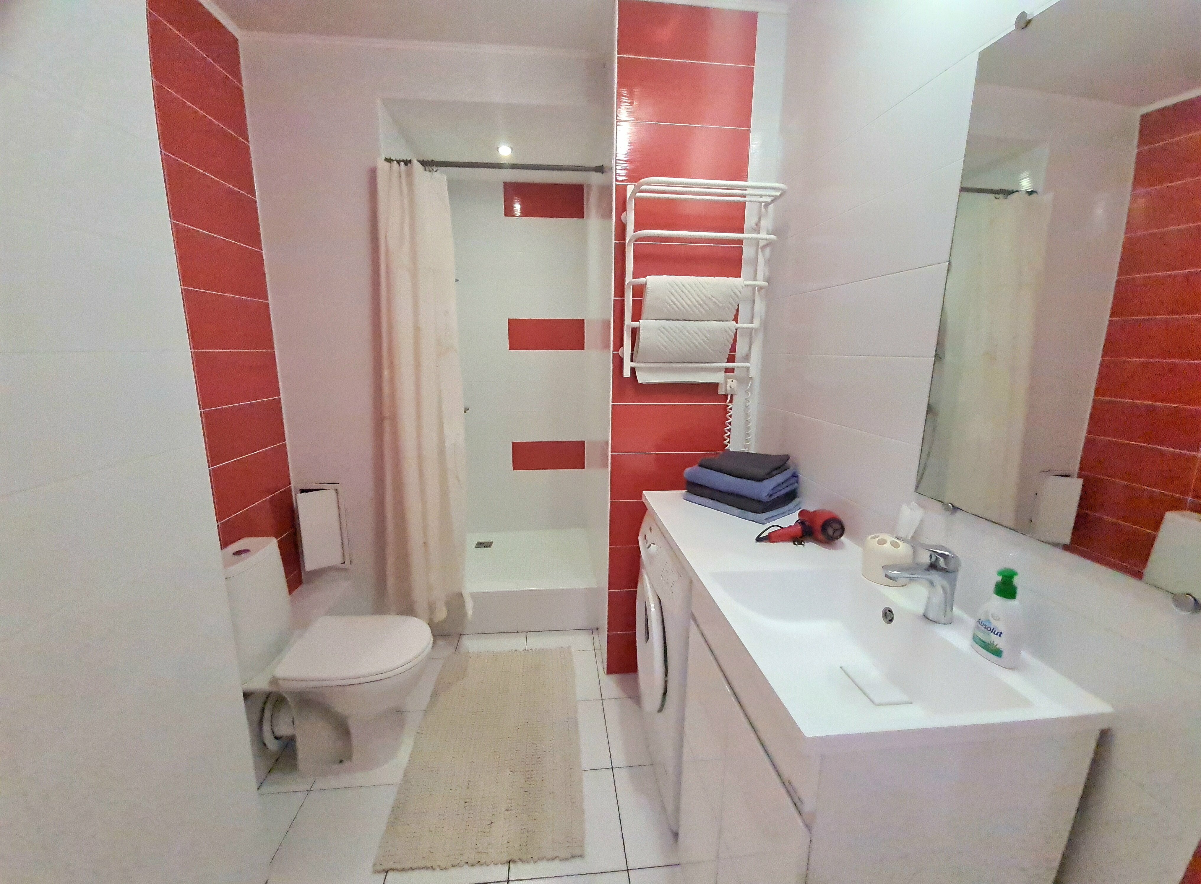 Superior "Красный"   с балконом с двуспальной кроватью, креслом и мини-кухней