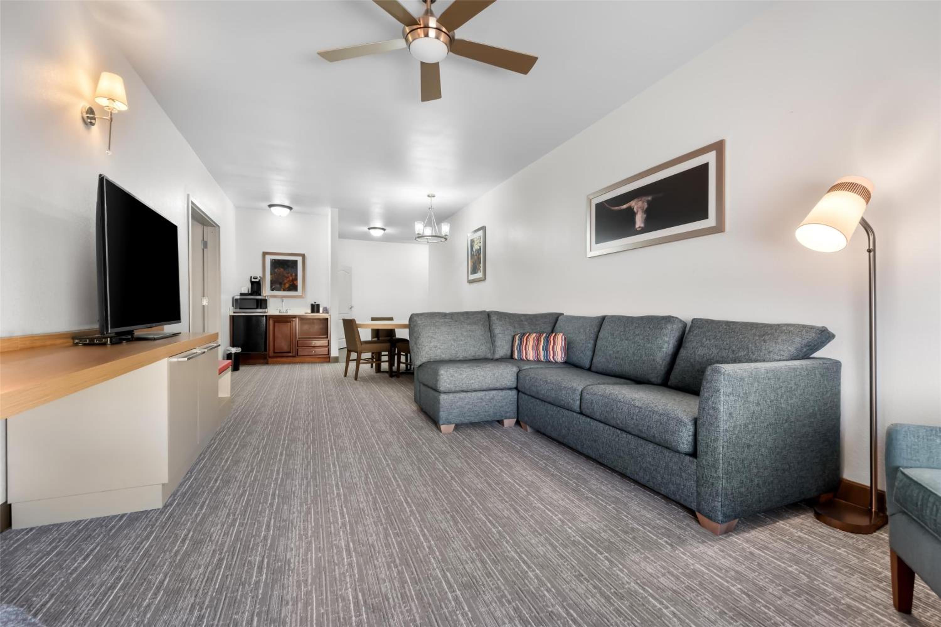 One-Bedroom Queen Suite - Hearing Accessible