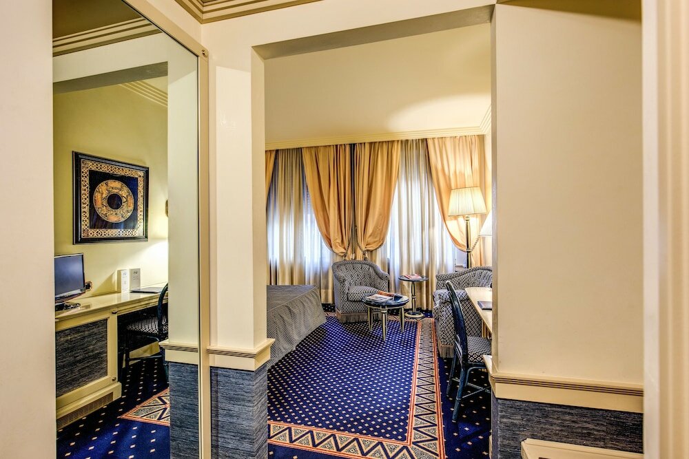 Family Room (2 adults + 1 child)