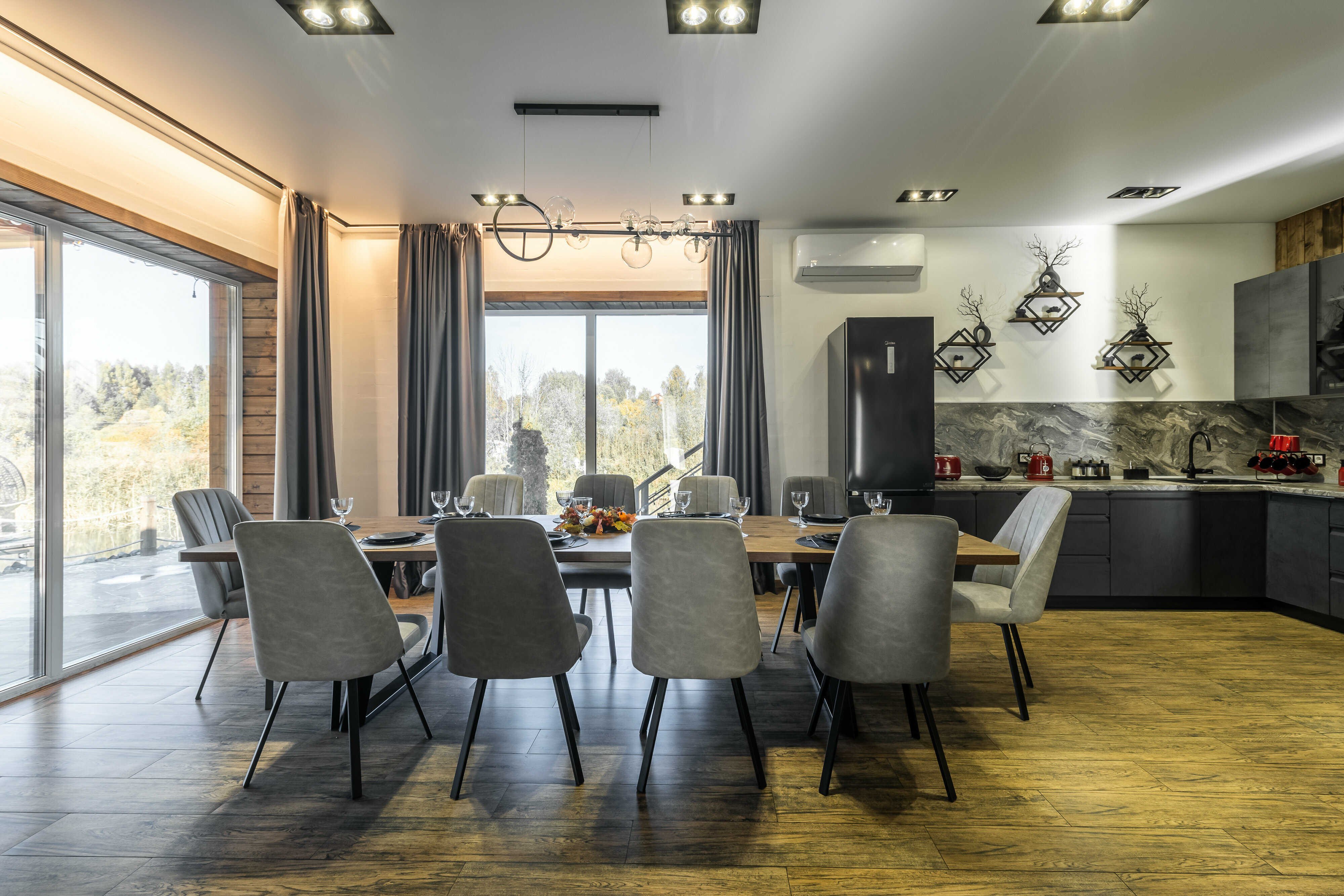 Лофт с камином и домашним кинотеатром