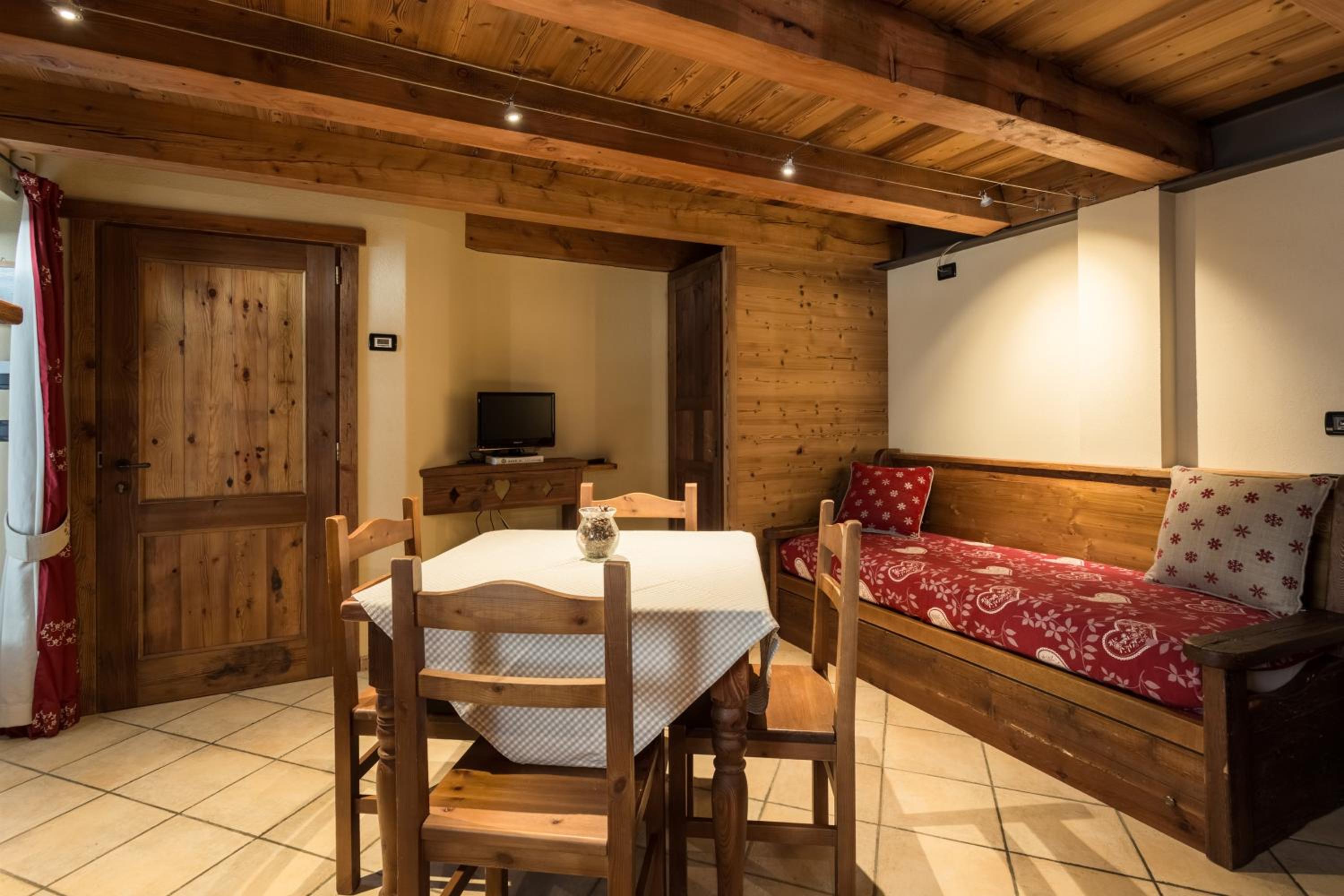 One-Bedroom Apartment - Split Level