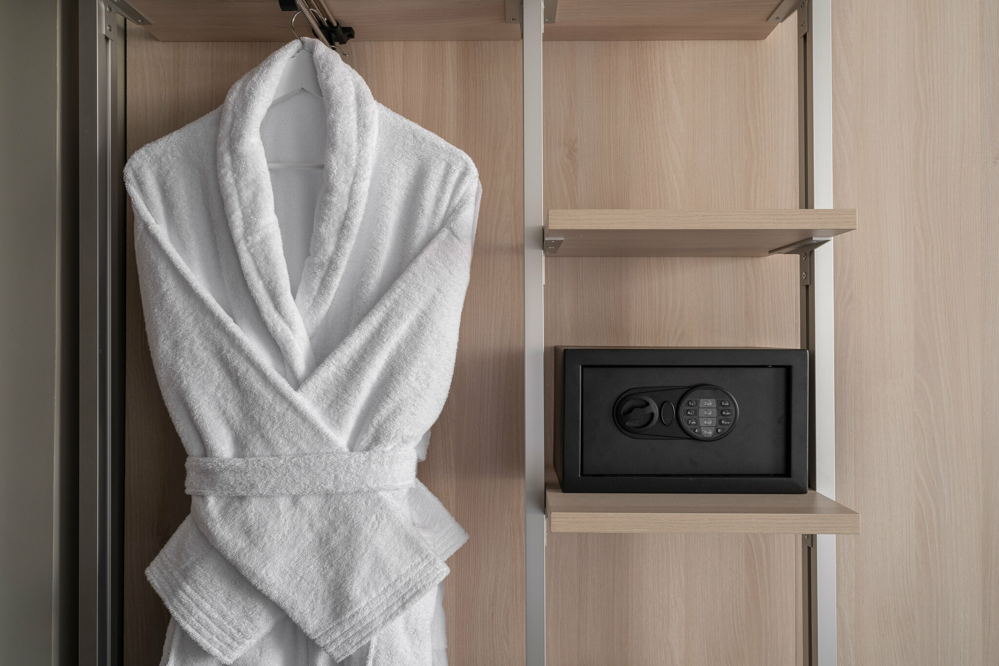 Стандарт улучшенный с двуспальной кроватью и креслом