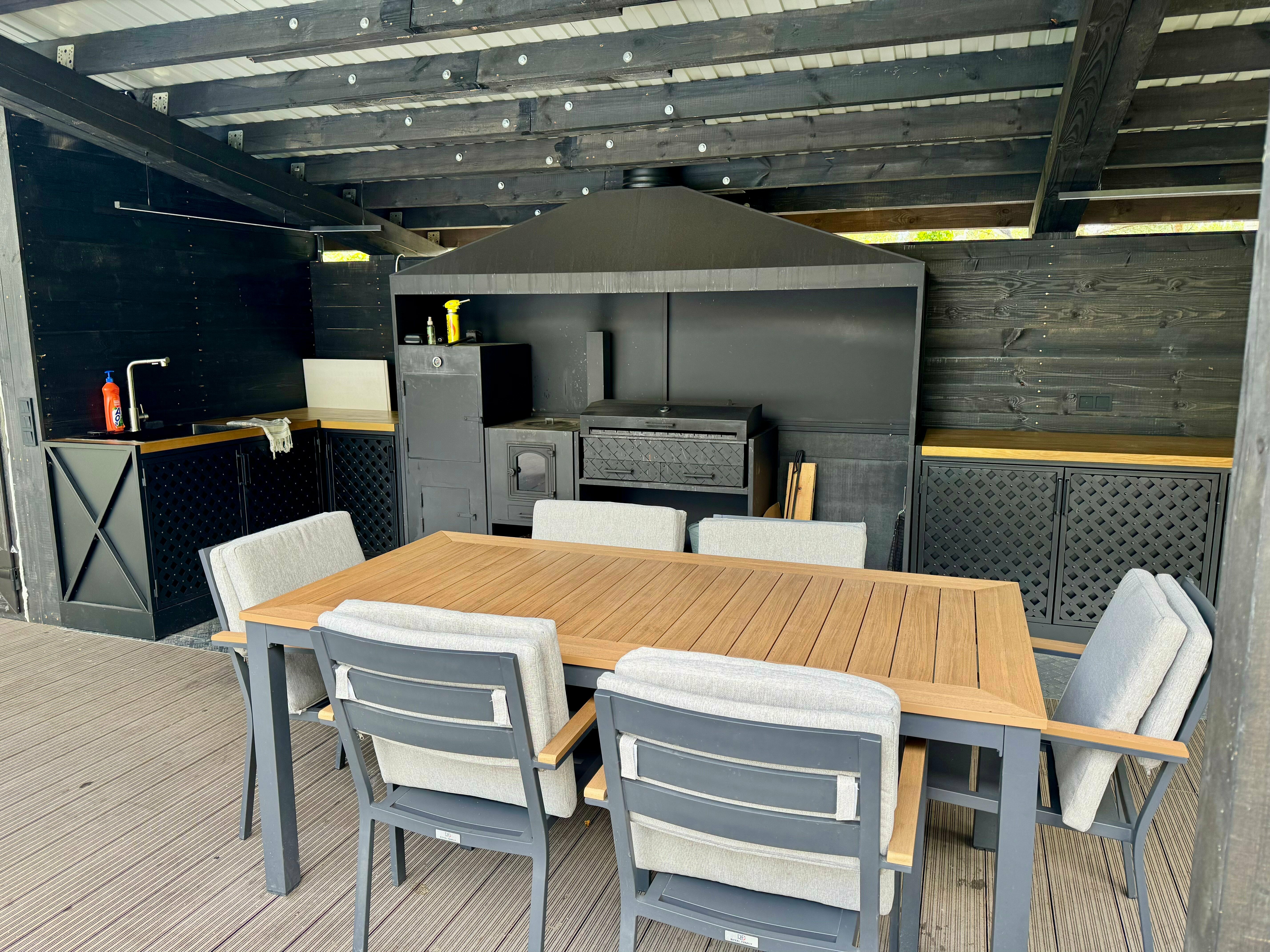 Дом с летним бассейном (3 спальни)