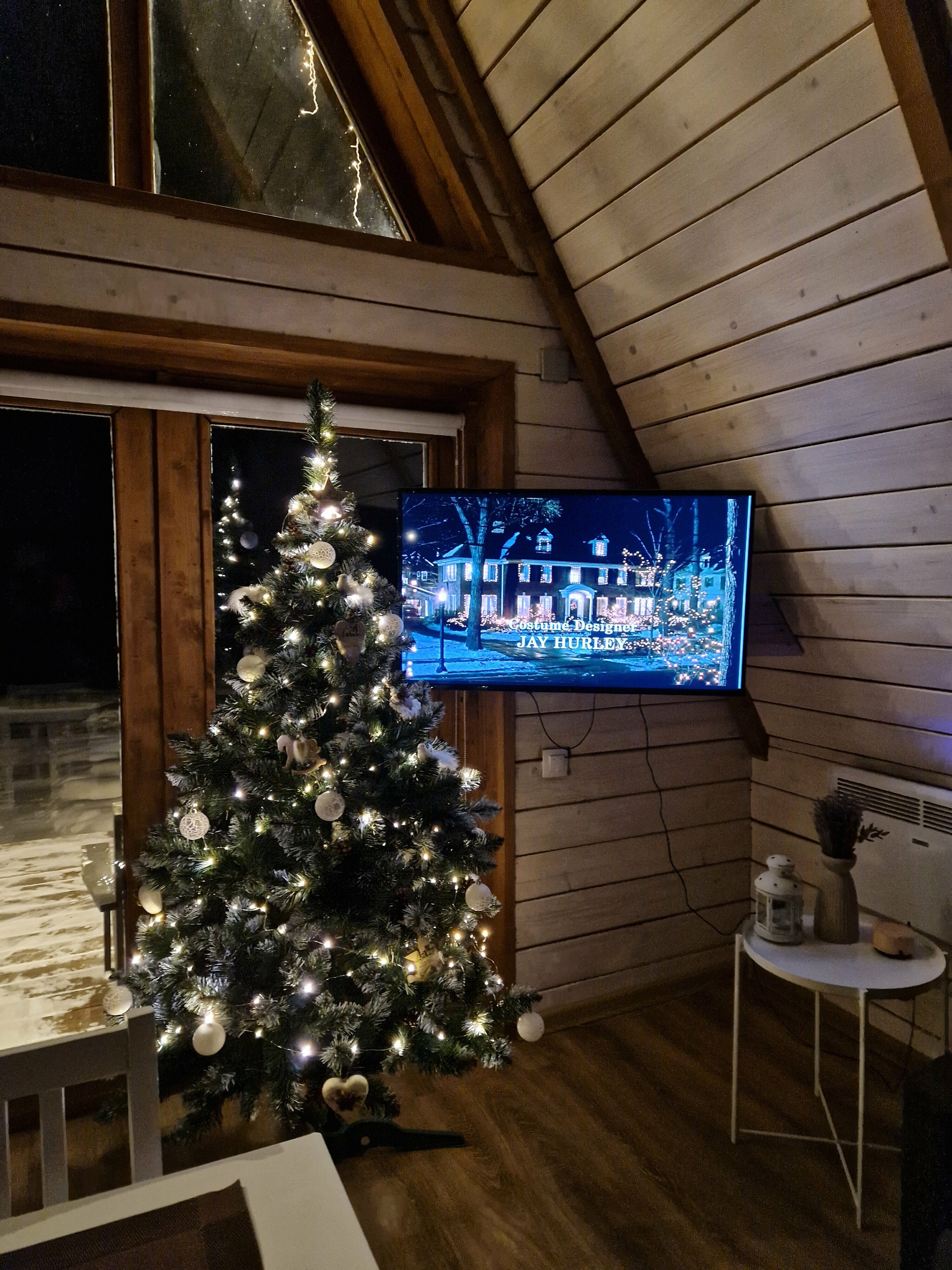 Афрейм с видом лес и озеро