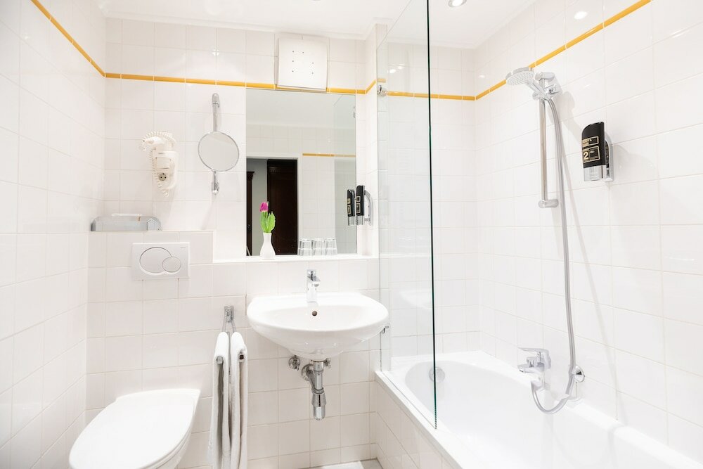 Standard Room, 1 King Bed (Up to 3 Guests, Family Room)