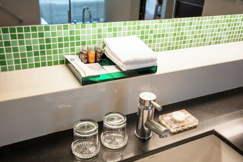 Superior 2 Bedroom Suite ( King + Twin Bed )