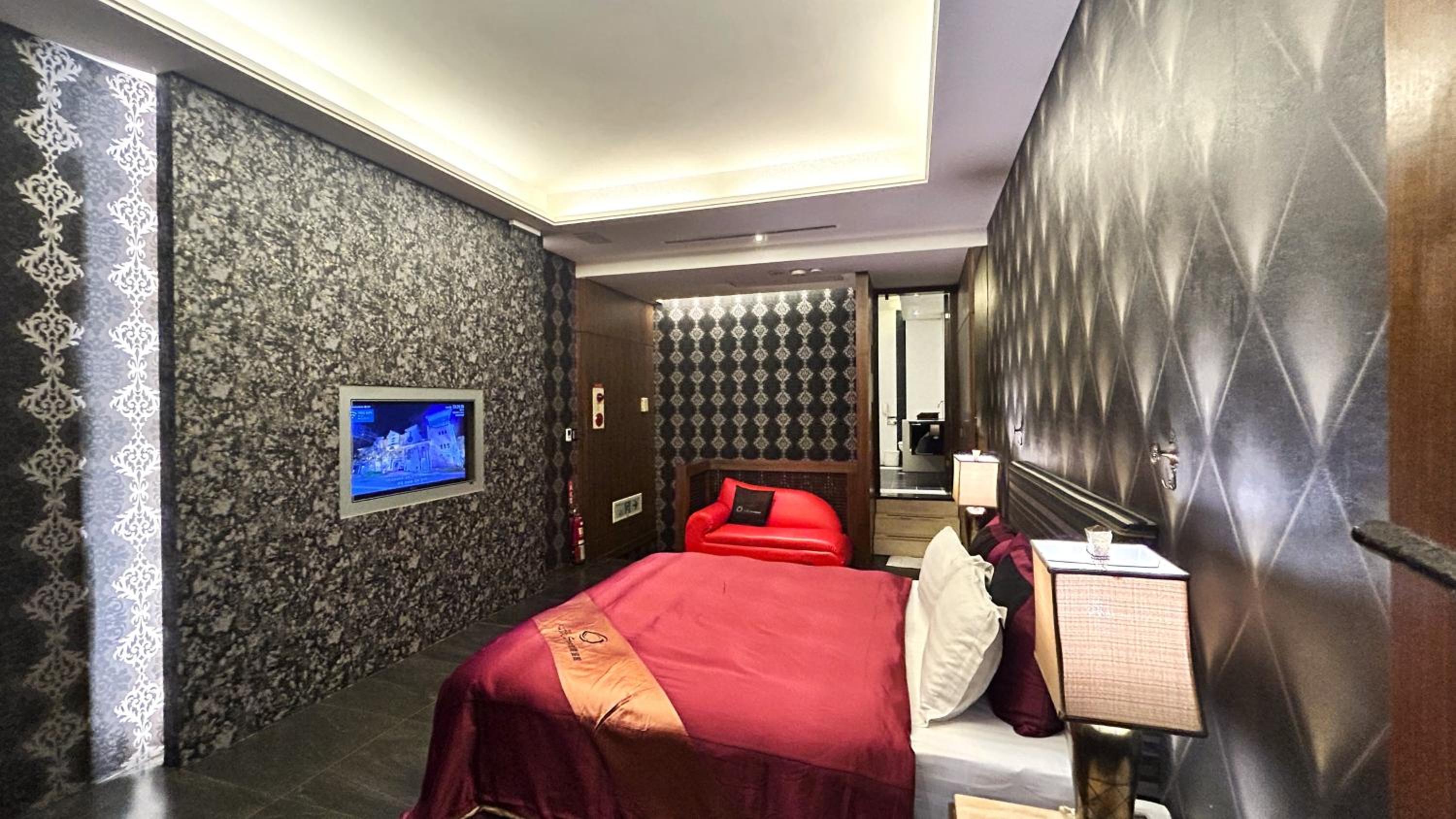 Standard King Room (Check-in after 16:00)