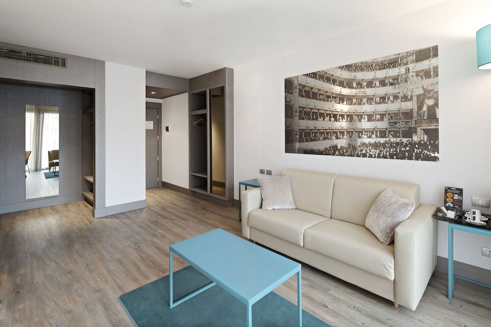 Junior Suite (Extra Bed 3 adults)