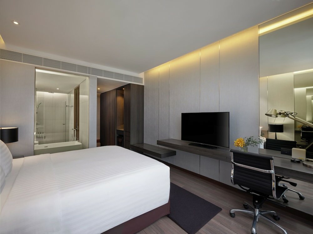 Club Room, 1 King Bed, Bathtub