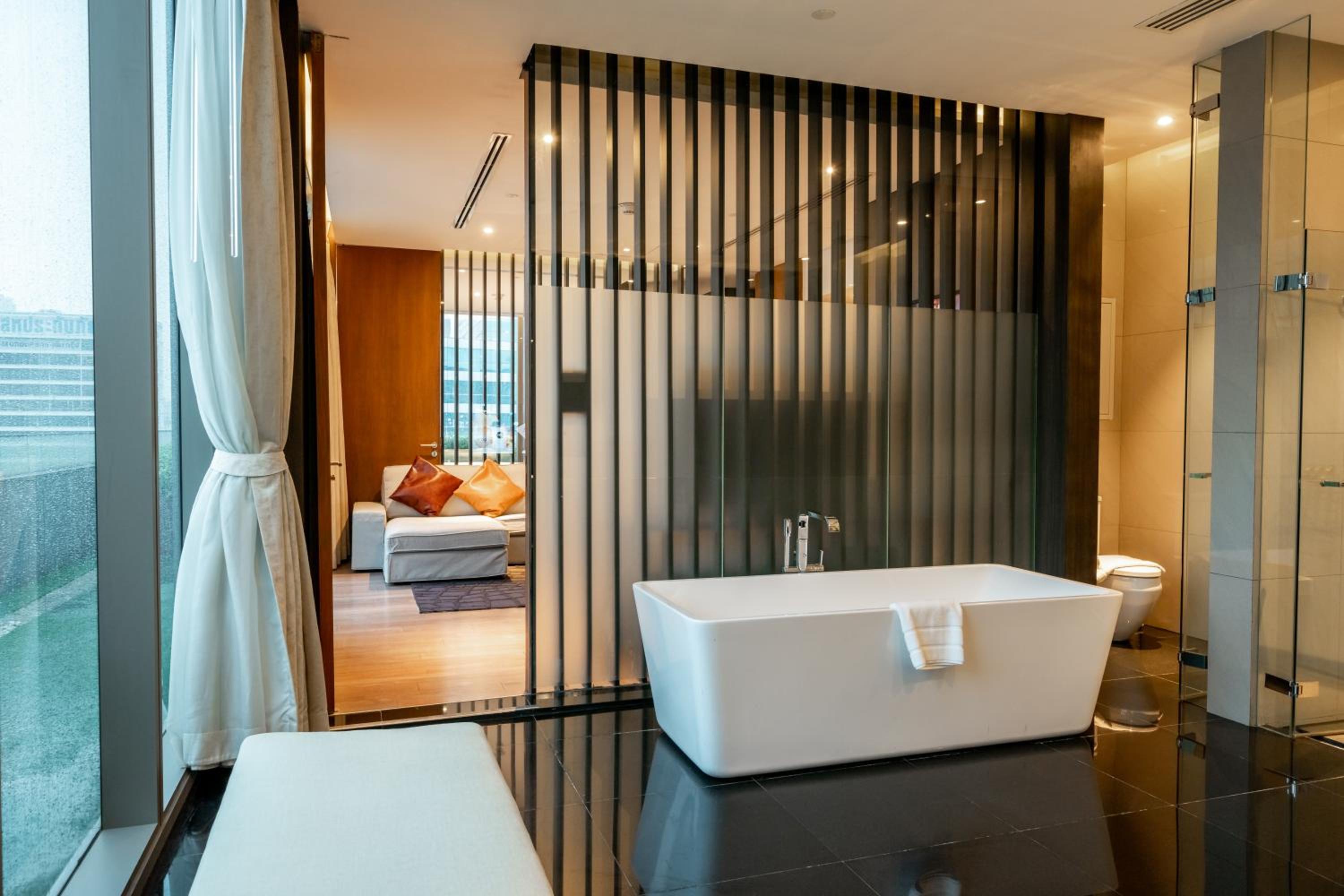 AMARA SUITE, Lounge Access with Special Benefits