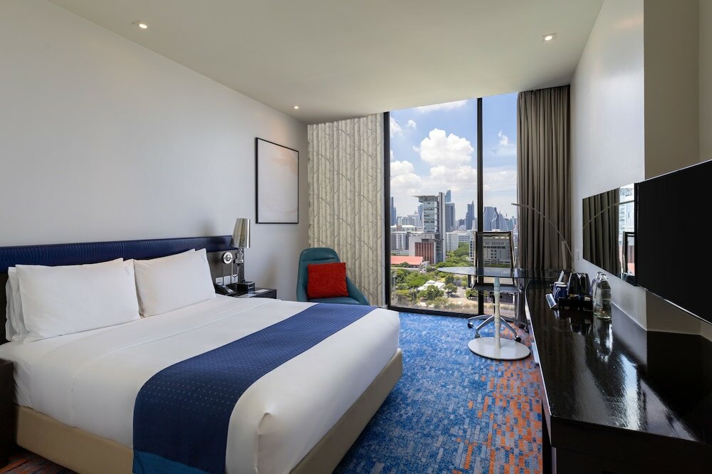 Room, 1 Queen Bed, Accessible, Smoking (Stadium View, Free Breakfast)