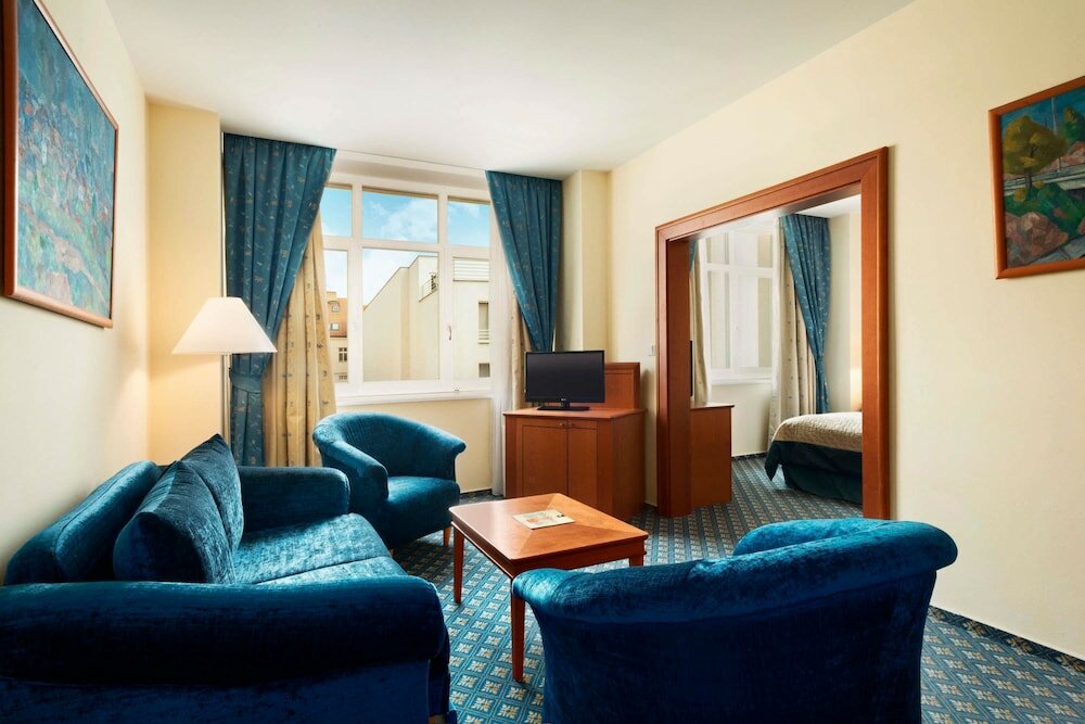 Suite, 1 King Bed, Non Smoking