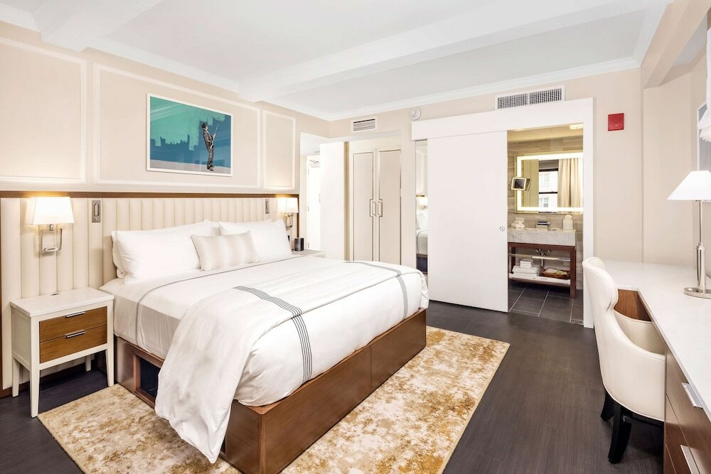 Deluxe Studio, Accessible (Hearing, Plus)