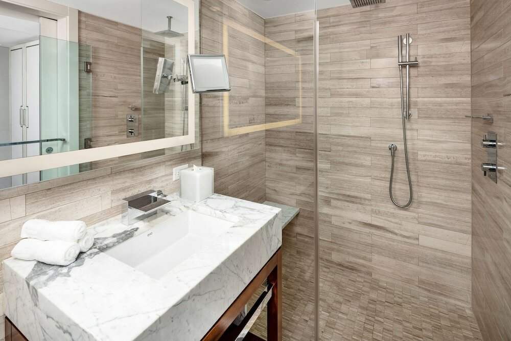 Deluxe Studio, Accessible (Hearing, Plus)