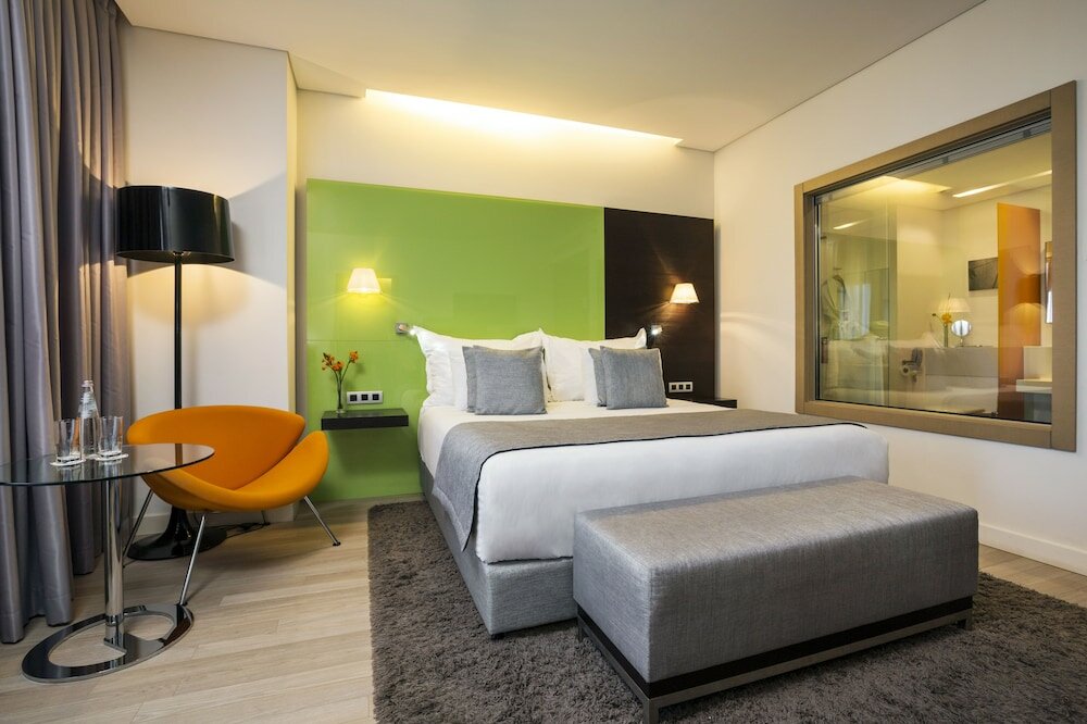 Standard Room, 1 King Bed, City View (High Floor)