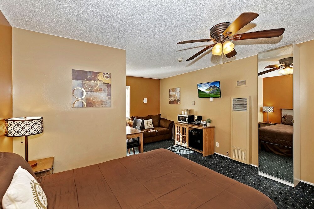 Standard Room, 1 Queen Bed