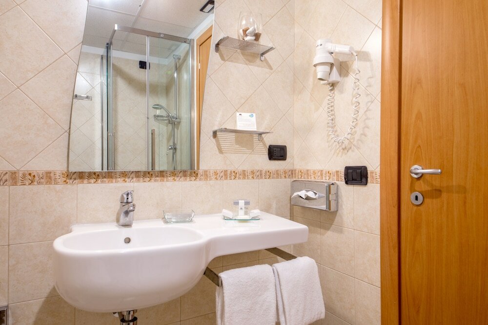 Executive Double Room (Free shuttle to Rebibbia Metro)