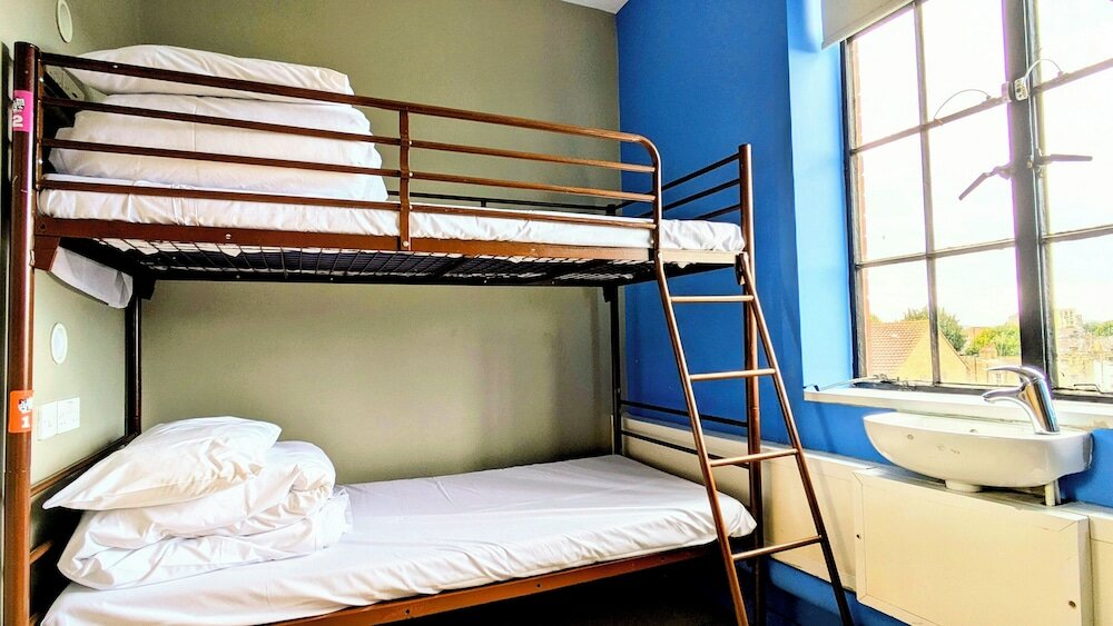 Private family room  4 beds - shared bathroom