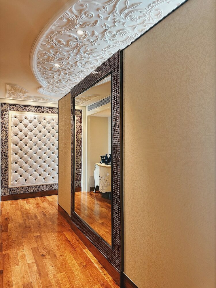 Romance Suite, Club Lounge Access, Free Minibar, City or River View