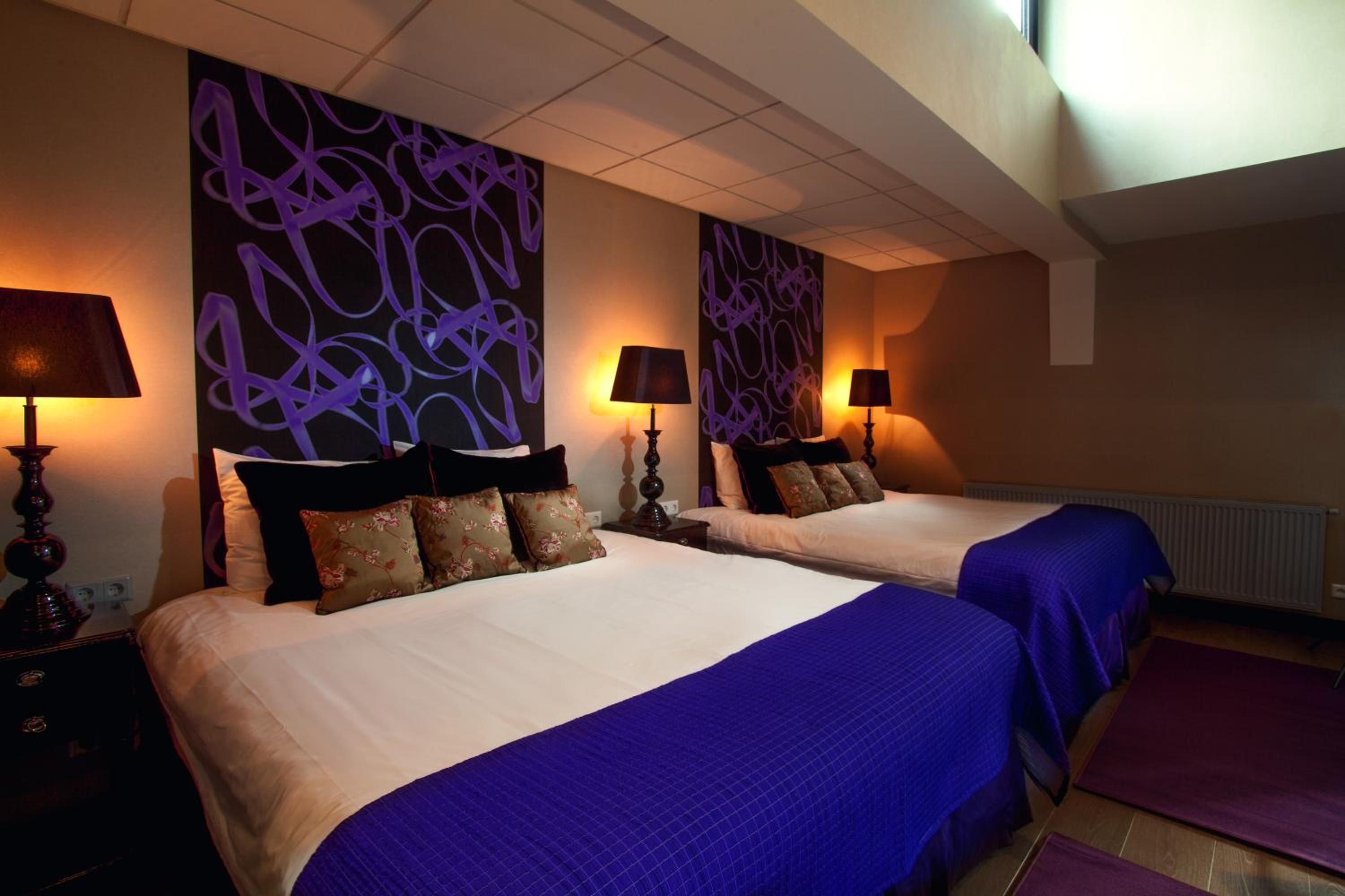 Luxury Family Room with Garden View