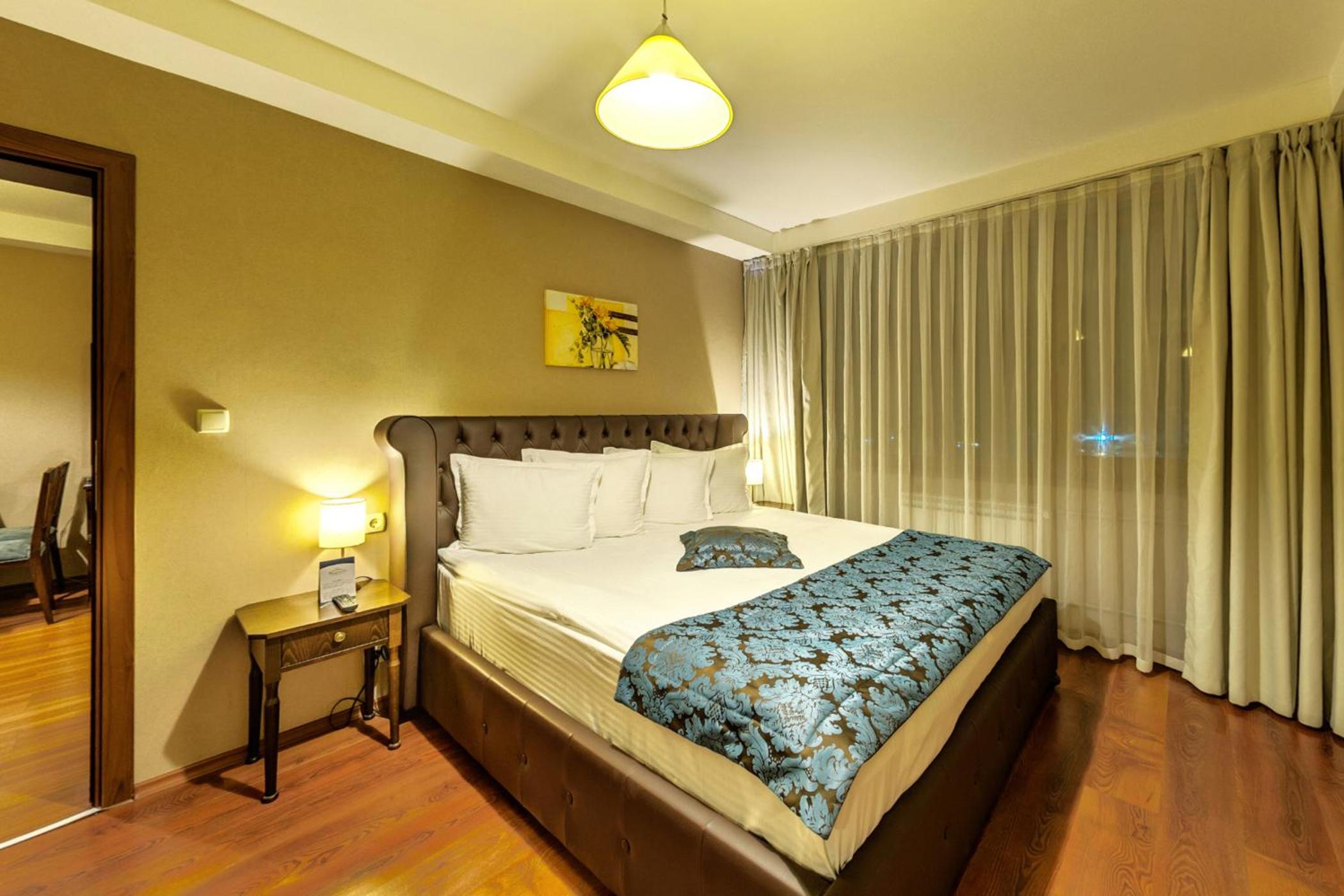 Executive Deluxe Suite with Mountain View