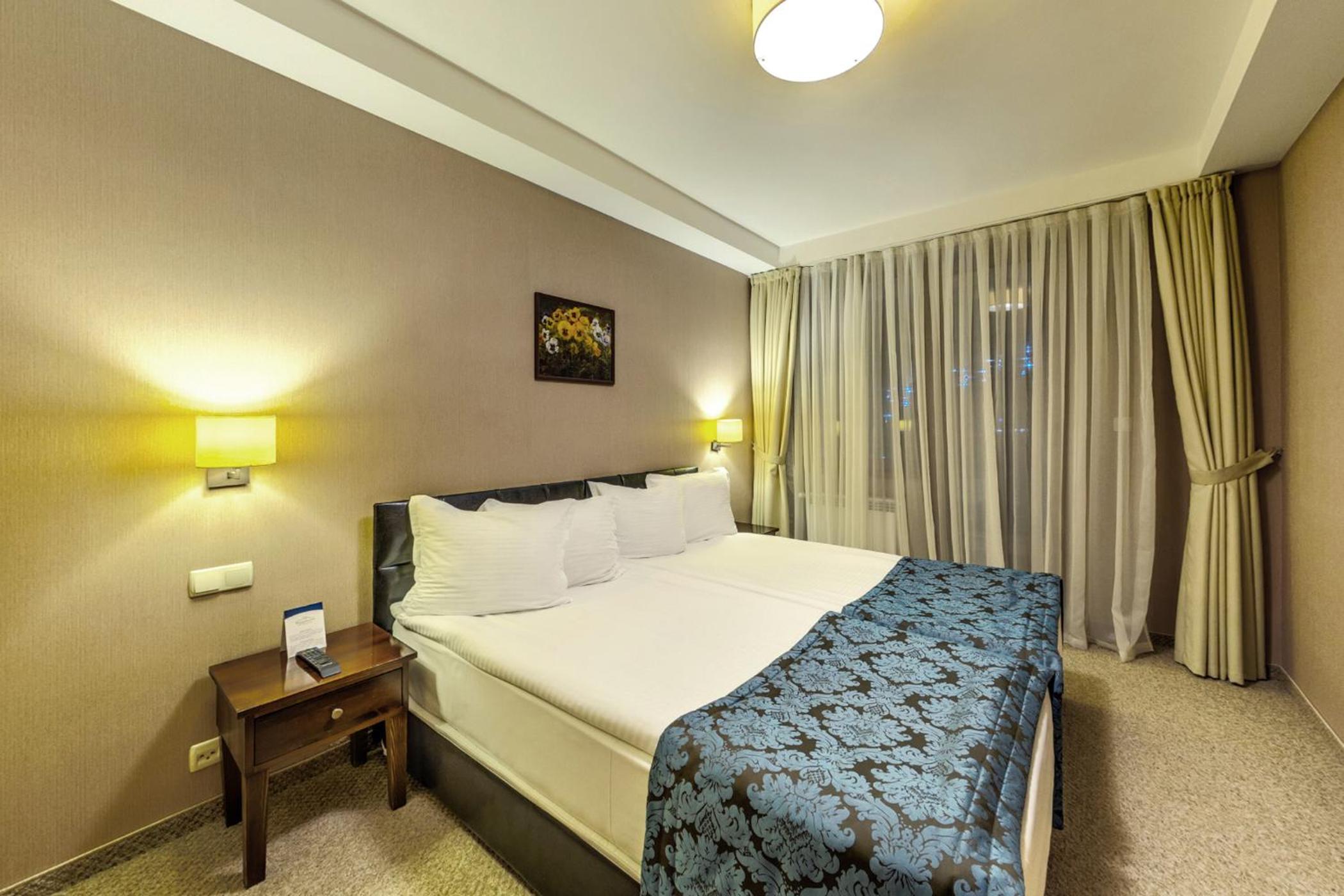 Executive Deluxe Suite with Mountain View