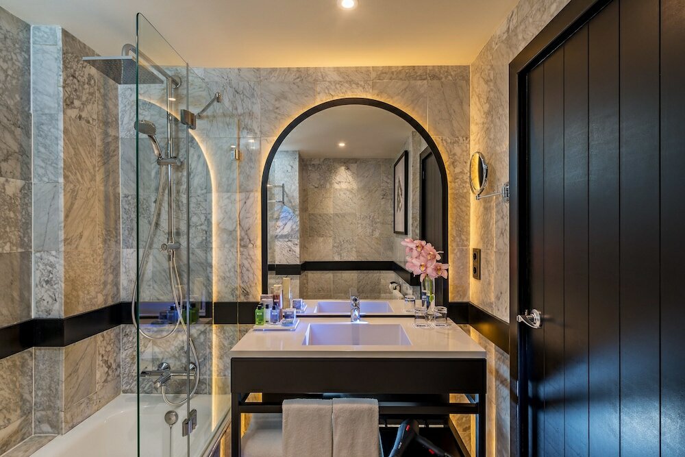 City Room, City View