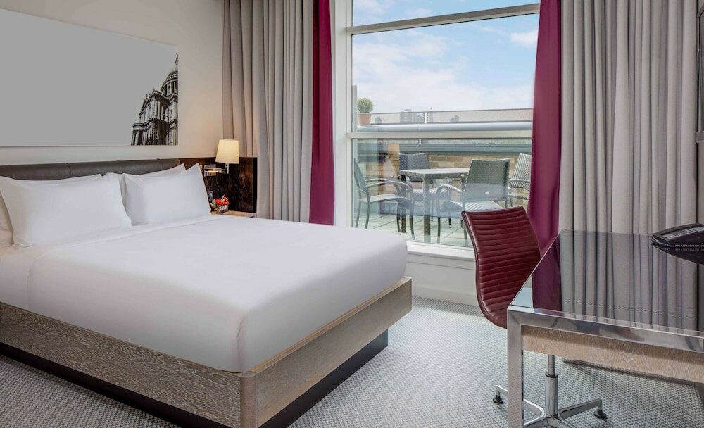 Suite, 1 Queen Bed with Sofa bed, Terrace