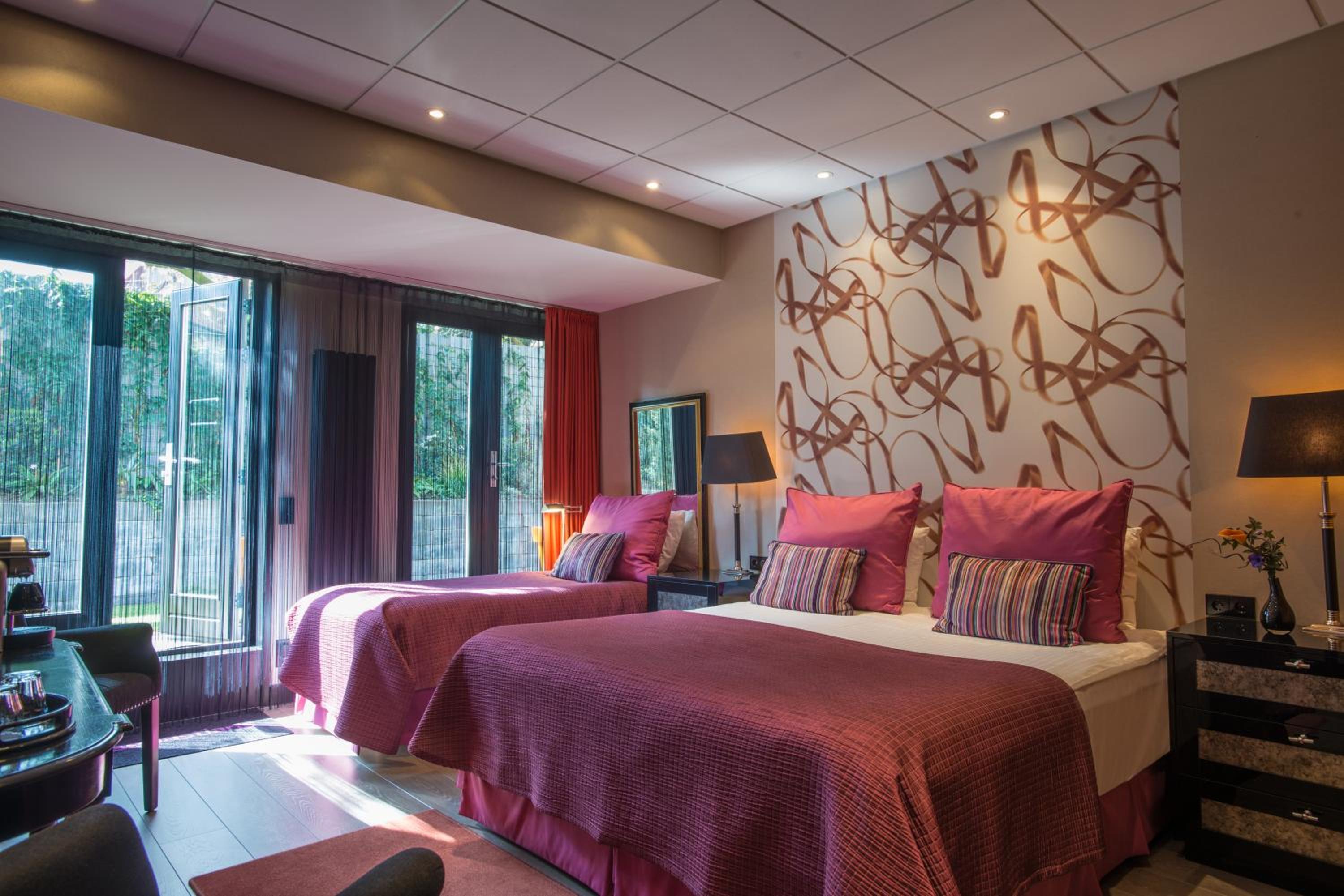 Large  Luxury Triple Room with Garden View