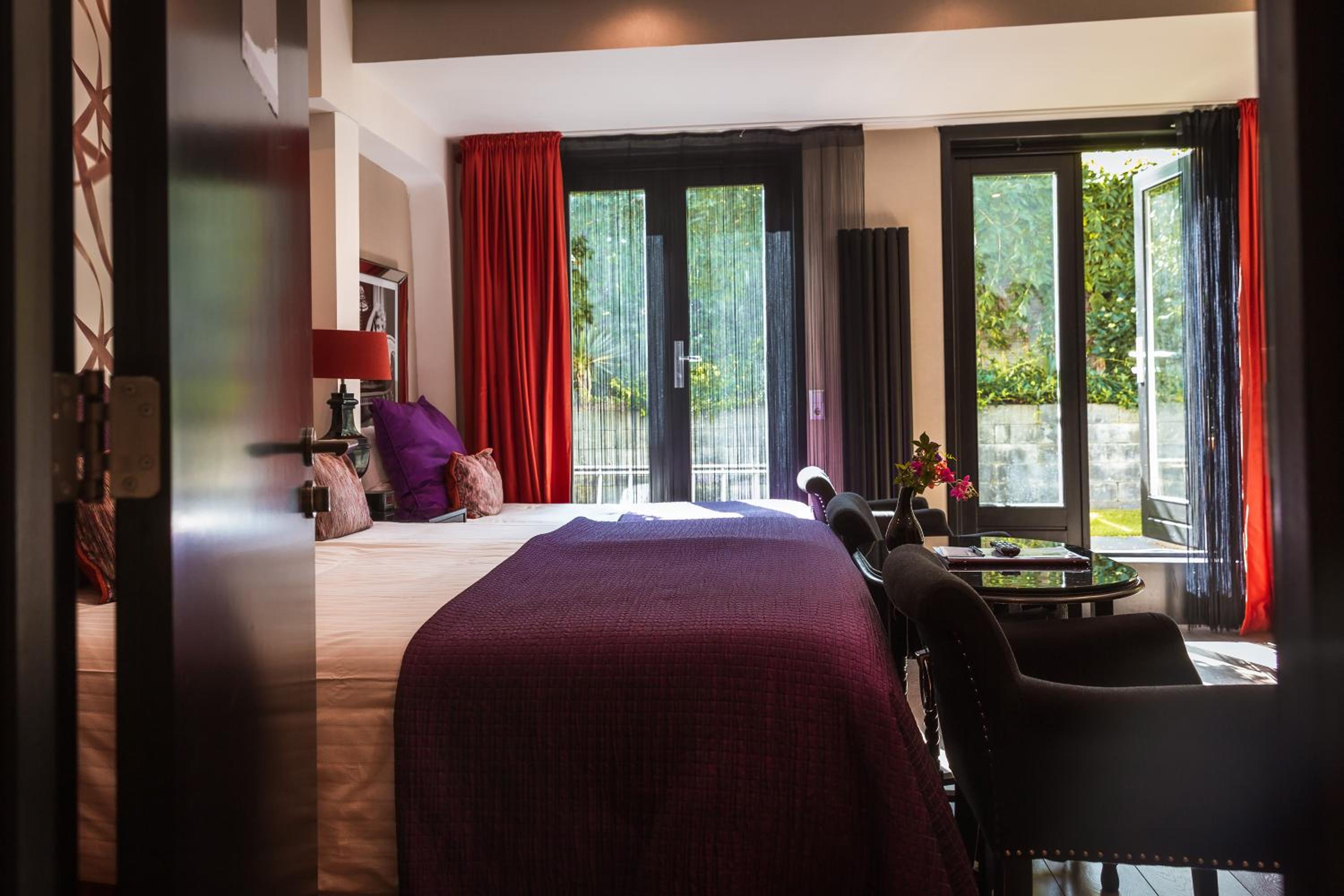 Large  Luxury Triple Room with Garden View