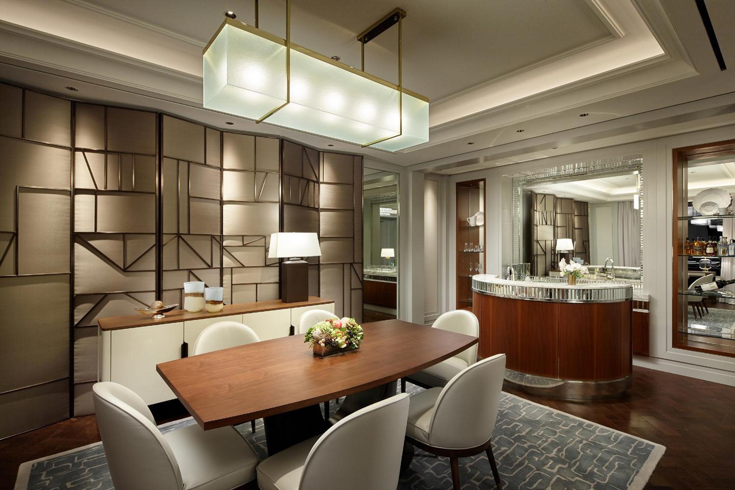 Executive Tower Charlotte Suite Double Room – La Cime Access Included