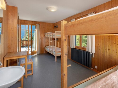 Bed In 6-Bed Dormitory Room в Youth Hostel Grindelwald