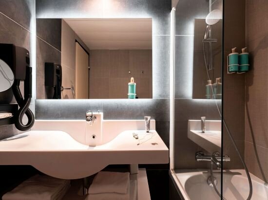 Comfort Room With 1 Queen-size Bed