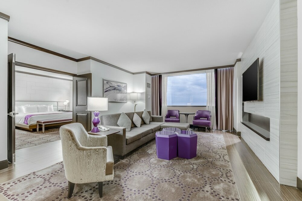 Bayview Tower Suite, 1 King Bed, Non-Smoking