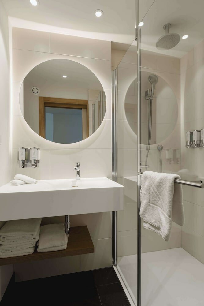 Family Room, 1 King Bed