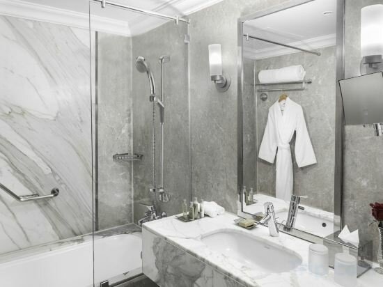 Deluxe King Room with Corner Sea View Smoking