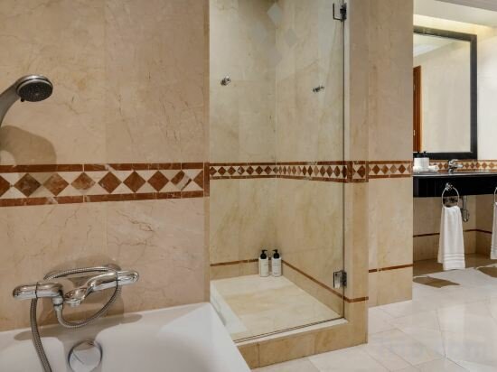 Premium Club King Room