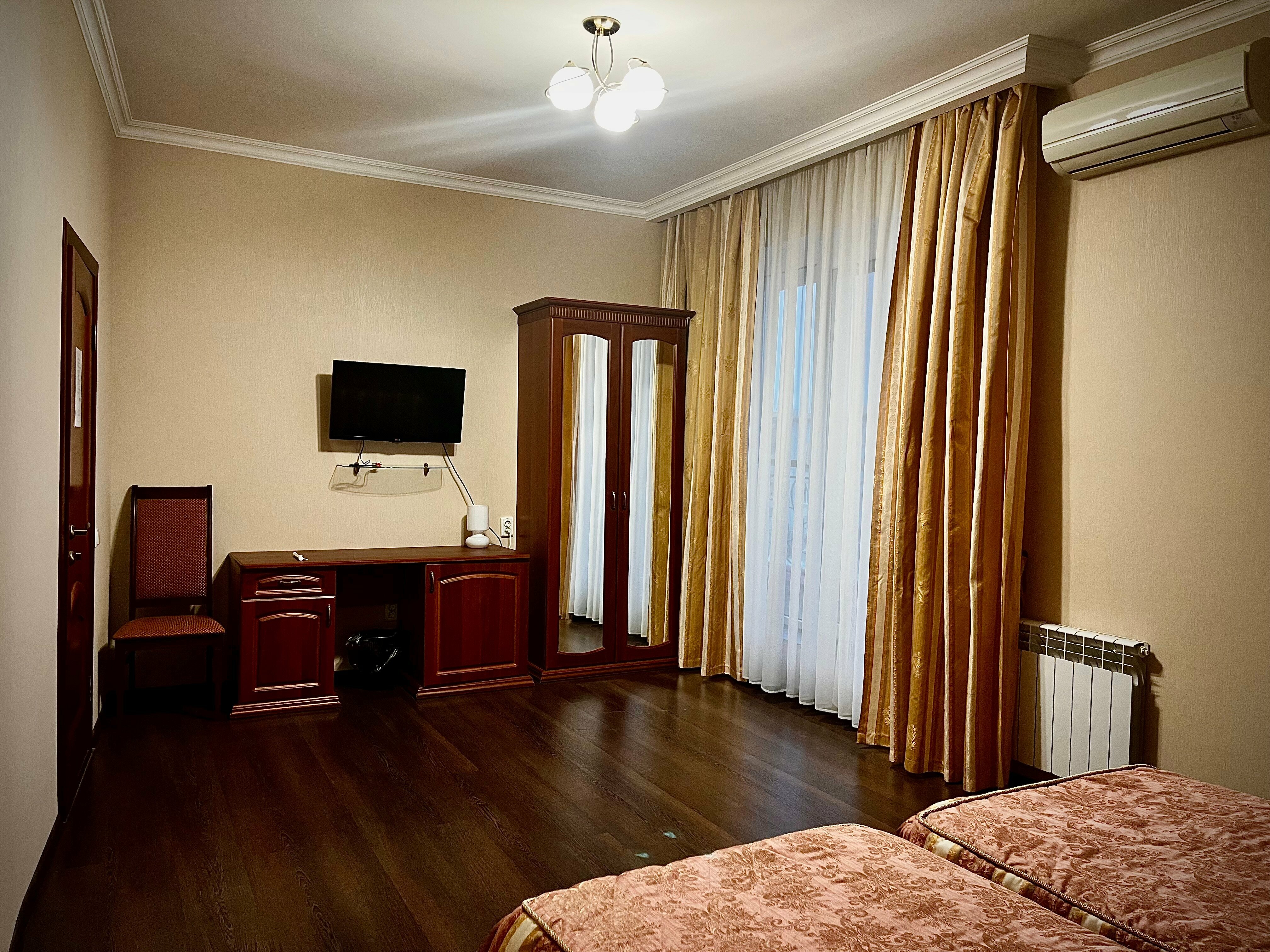 Четырехместный FAMILY«DUE CAMERE» ( семейный с изолируемыми комнатами)