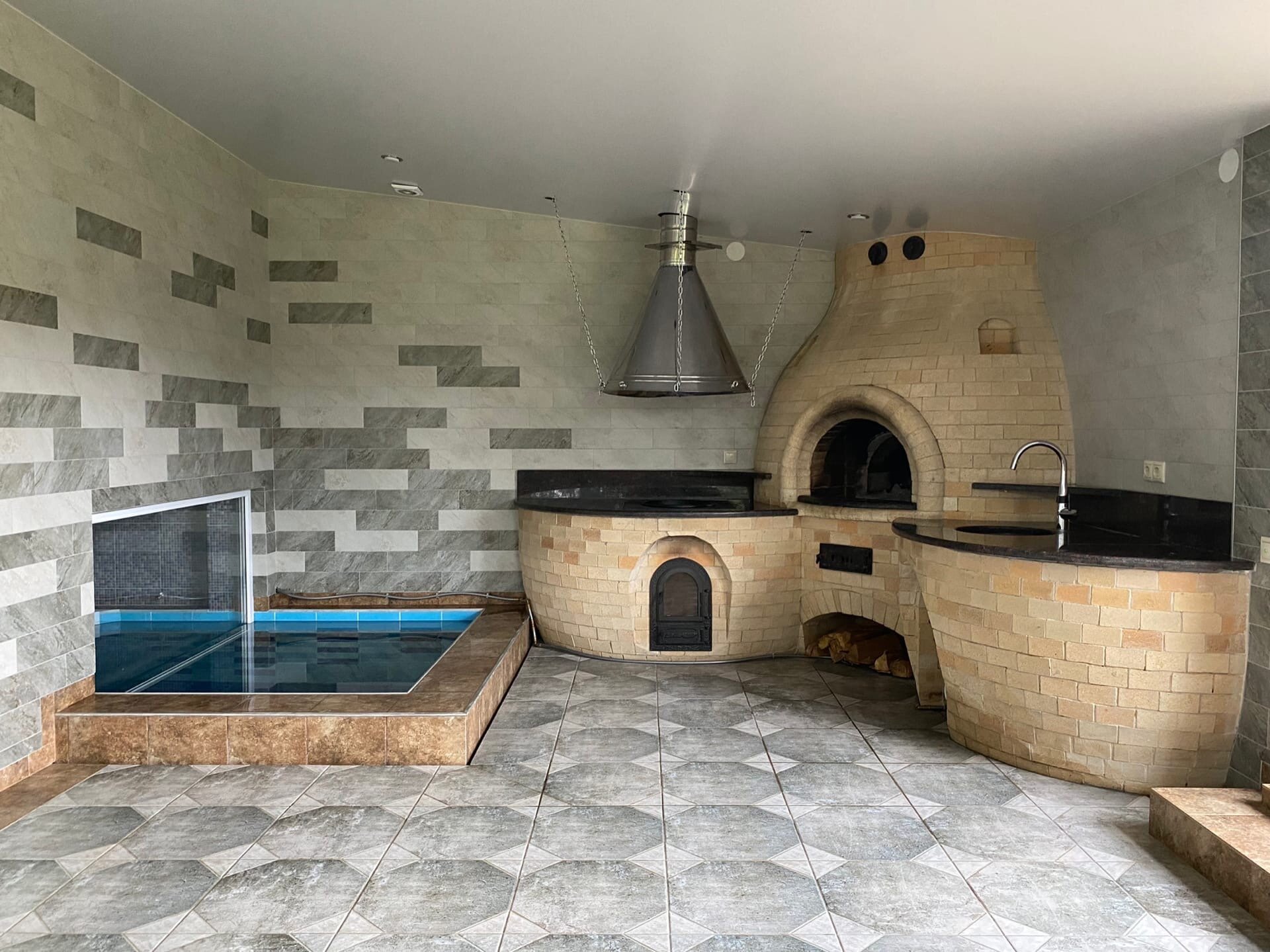 Коттедж с собственным бассейном