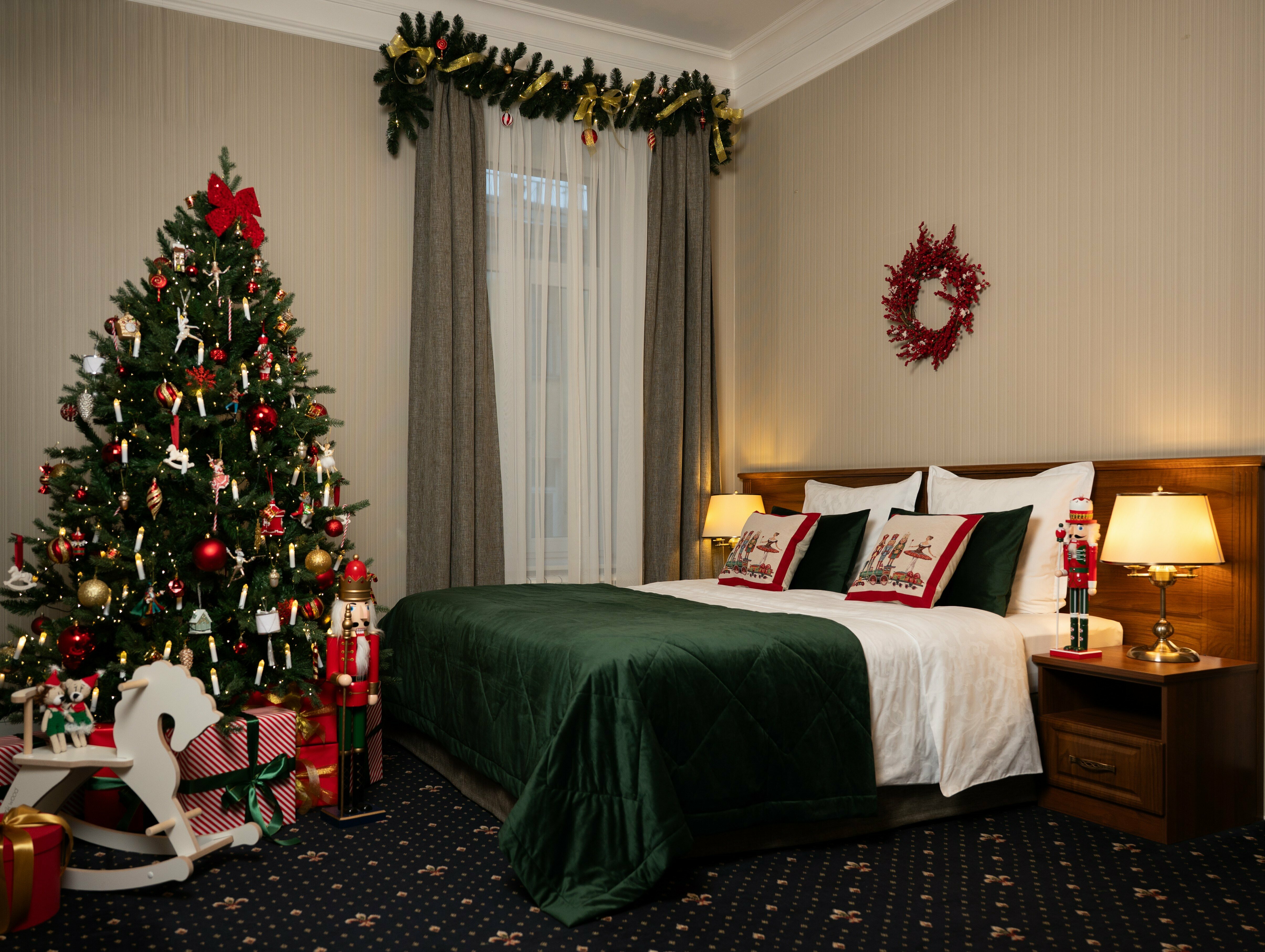 Апартаменты двухкомнатные с кухней "Рождественский Щелкунчик"