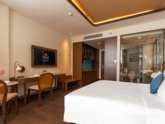 Deluxe King Garden View