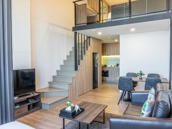 Studio Executive Duplex Twin