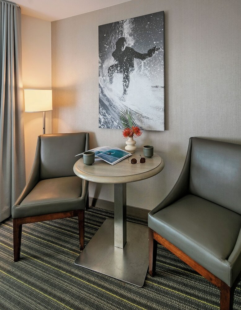 Deluxe Room, 1 Queen Bed, Accessible, Partial Ocean View