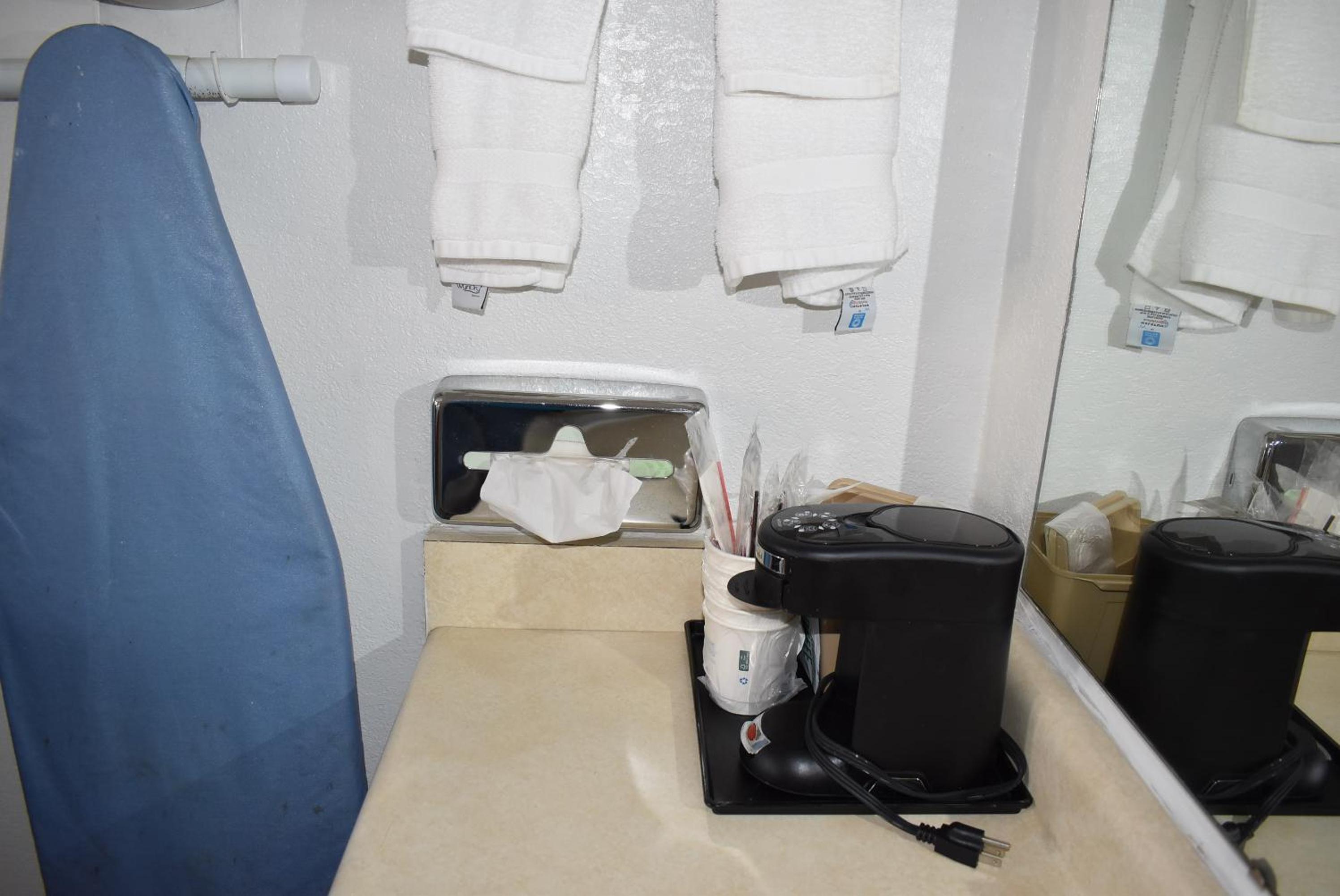 Queen Room - Non-Smoking