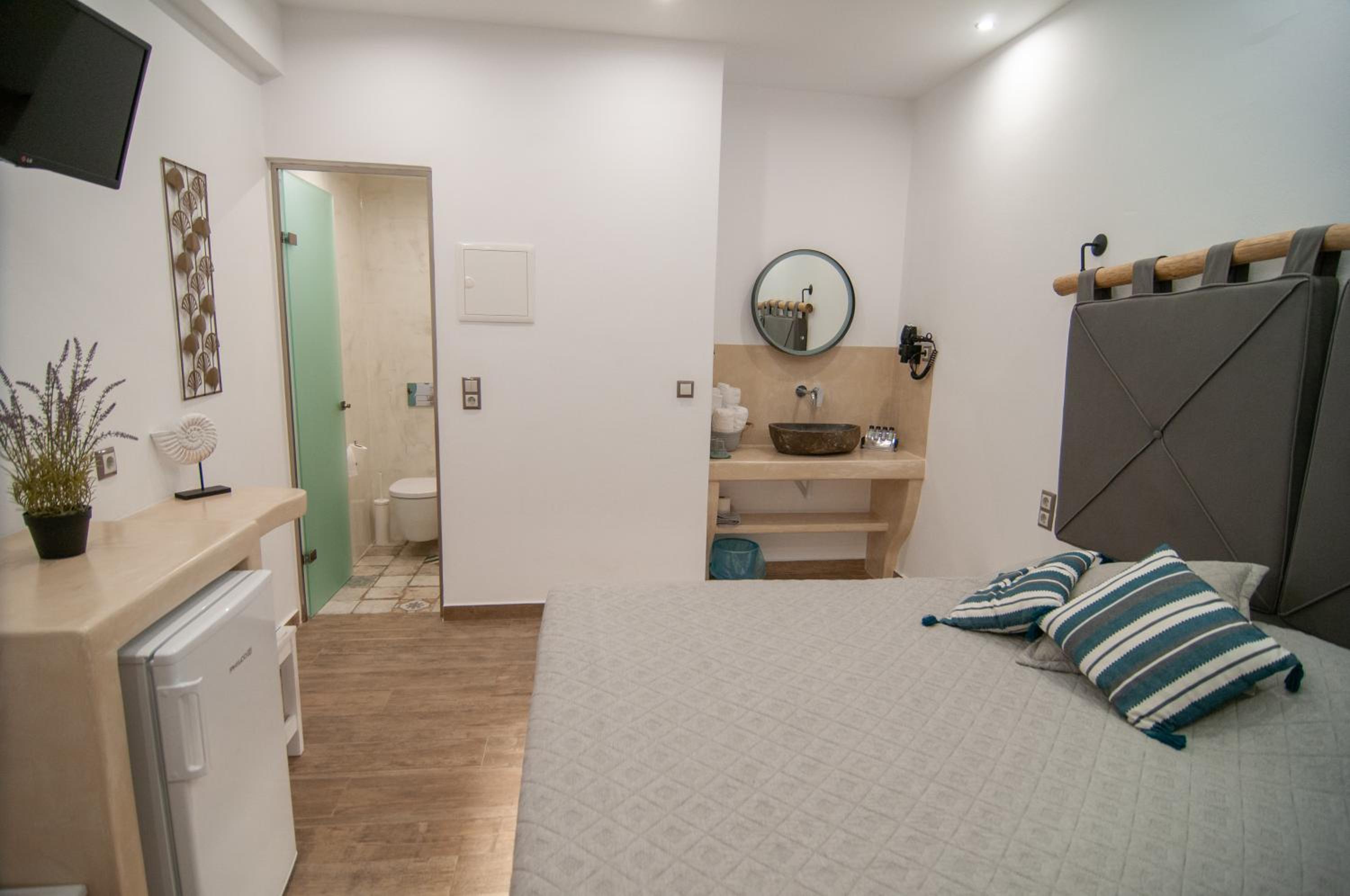 Deluxe Double Room with Shower