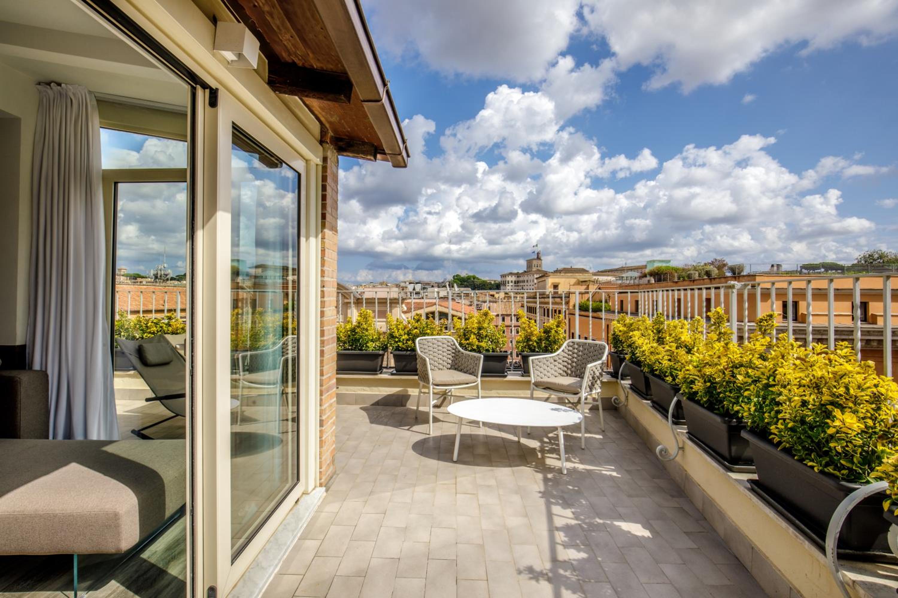 Open-Suite with Terrace