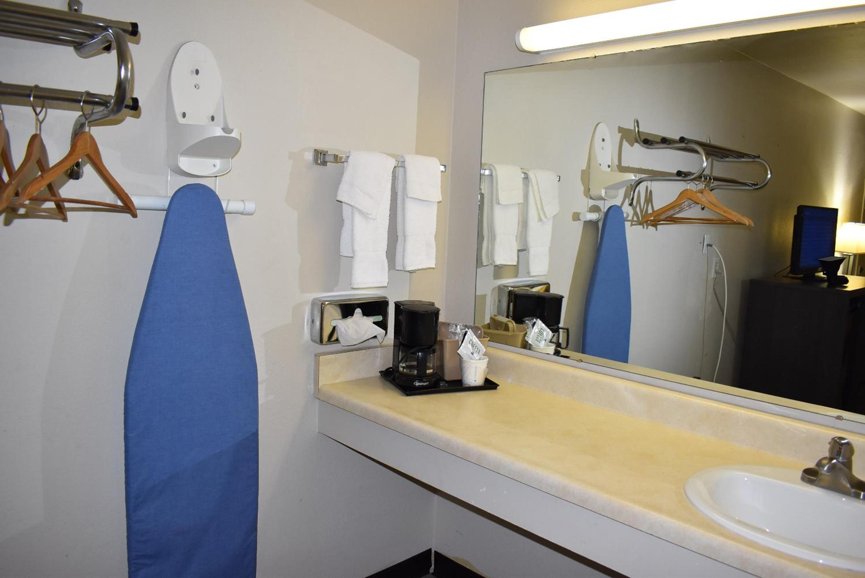 King Room - Non-Smoking