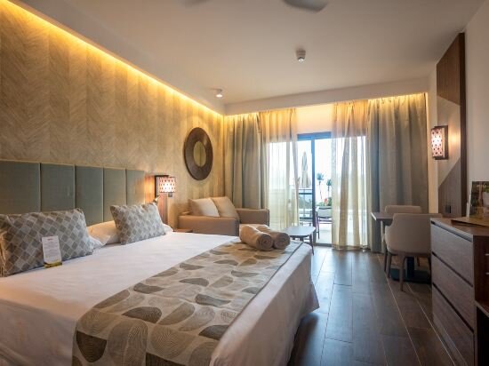 Junior Suite Swim-Up